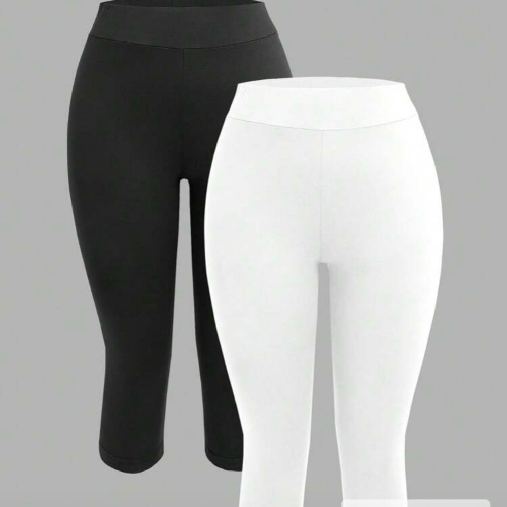 Two Pack Black and White Women's Capri Leggings